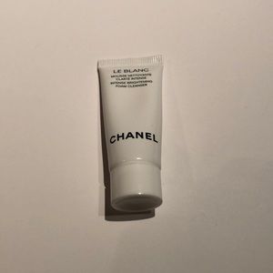 CHANEL Makeup - Chanel Le Blanc brightening foam cleanser sample CHANEL Makeup - Chanel Le Blanc brightening foam cleanser sample